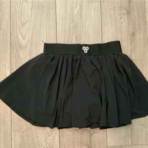 TNA (Aritizia) High-rise Pleated Tennis Skirt with built in undershorts